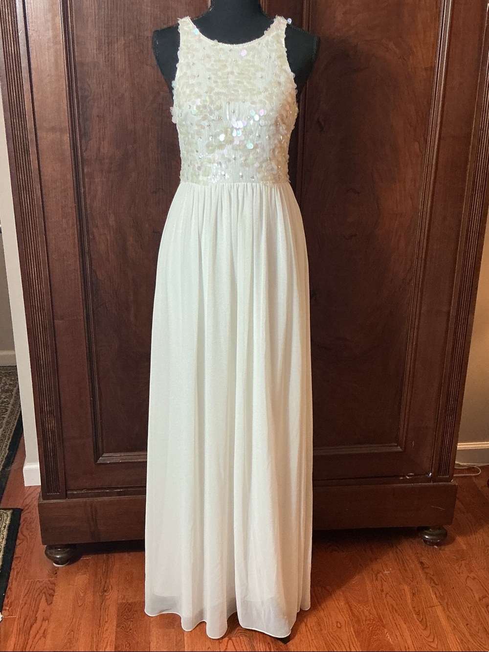 Jenny Packham White Sequin Bodice Chiffon Maxi Gown